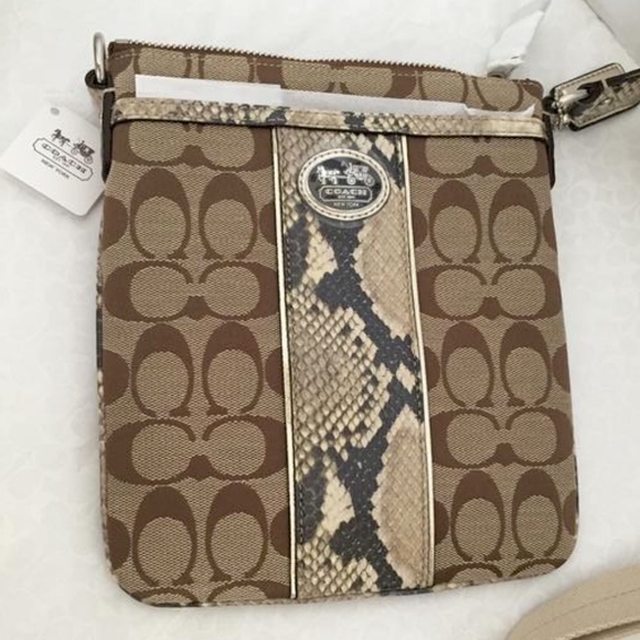 Brand New COACH Sutton Signature Python Swingpack - Picture 4 of 8